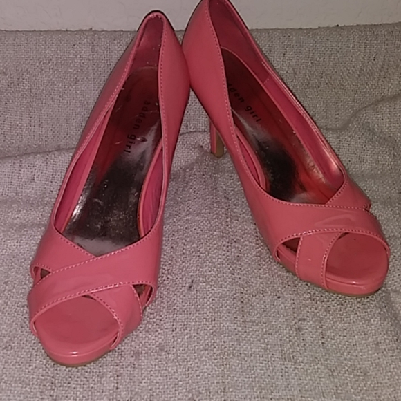 Heels - Picture 1 of 3